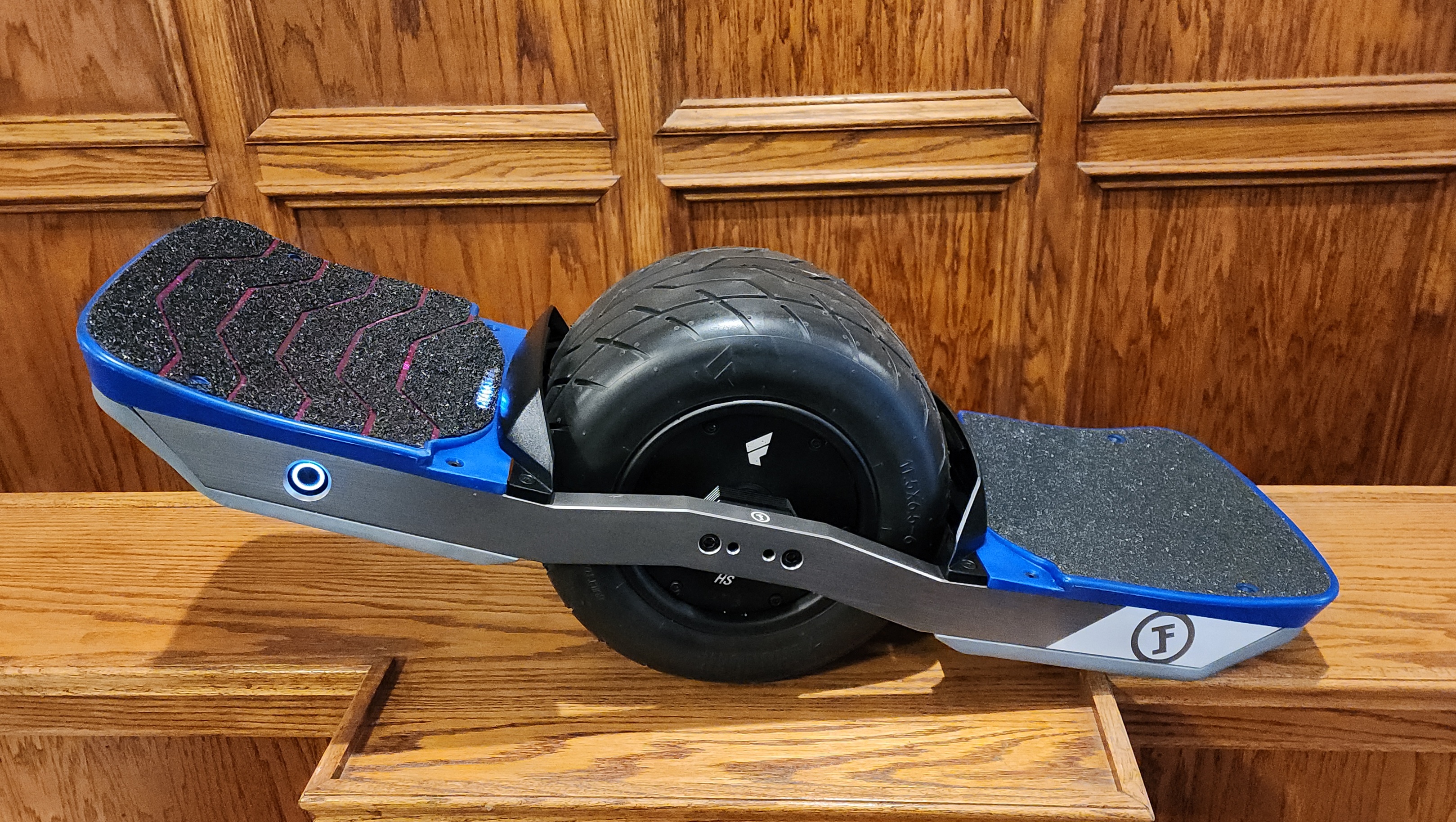 Left side view of Thor300, Superflux HS, 20s2p P45B split pack